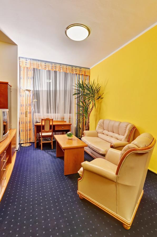 Hotel Slunce Havlíckuv Brod Exterior foto